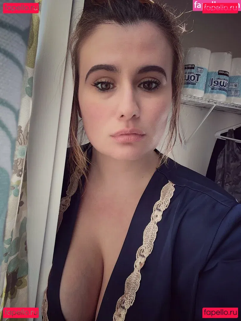 LillyBehave Onlyfans Photo Gallery 