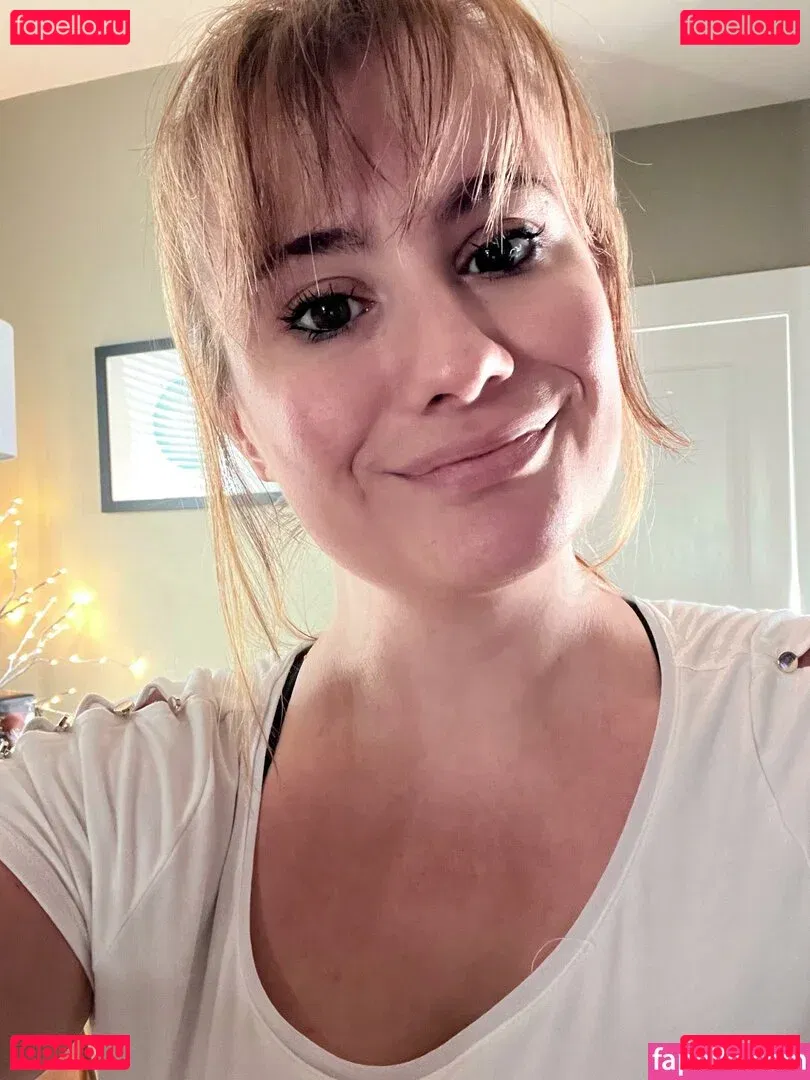 LillyBehave Onlyfans Photo Gallery 