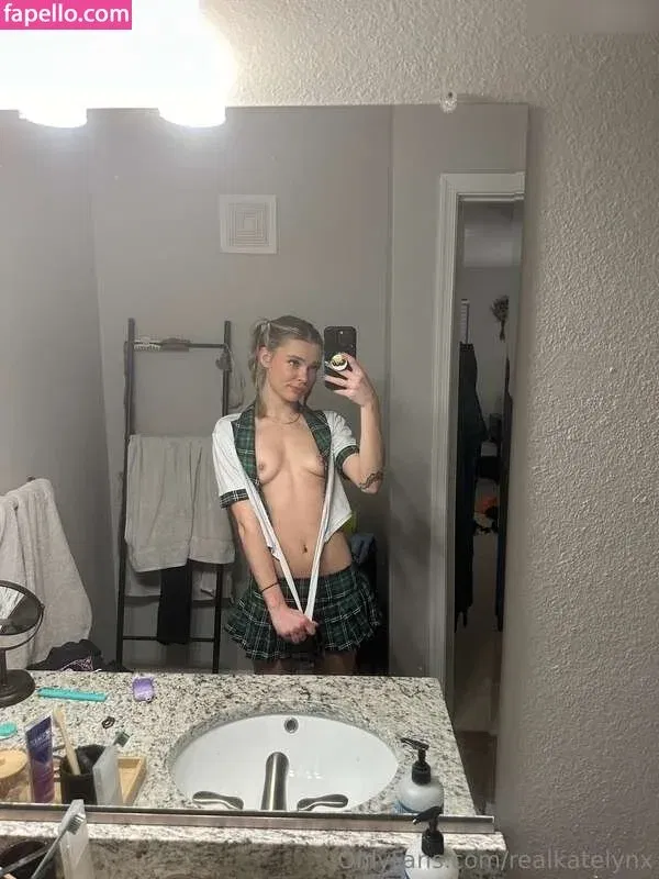realkatelynx Onlyfans Photo Gallery 
