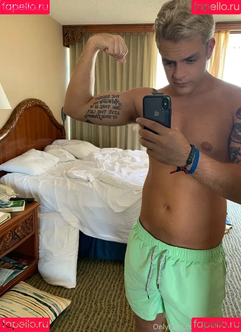 heyitskalen Onlyfans Photo Gallery 