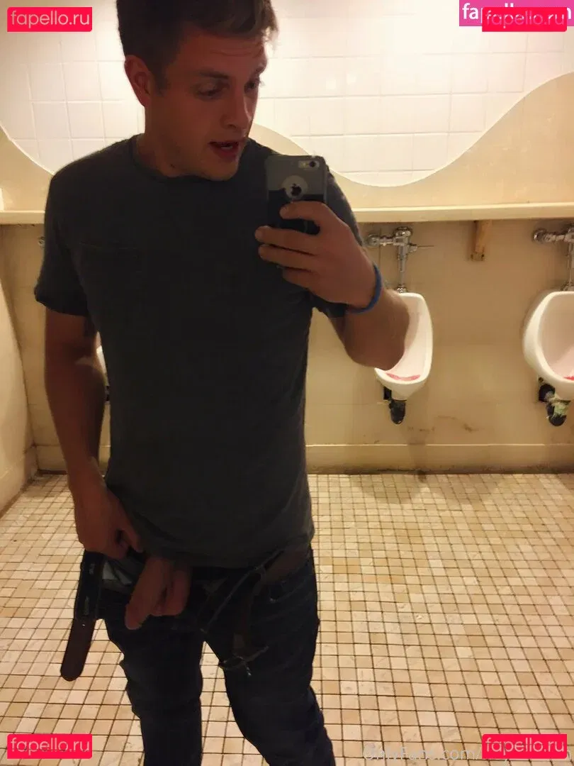 heyitskalen Onlyfans Photo Gallery 