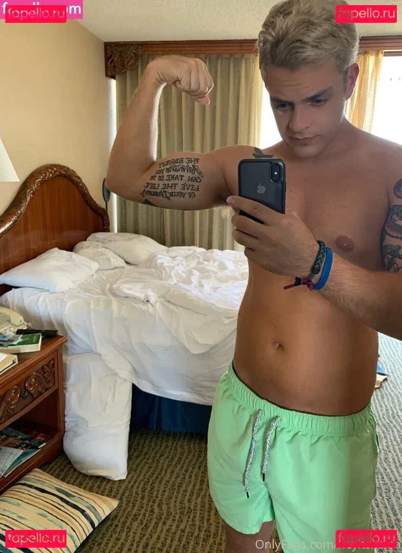 heyitskalen Onlyfans Photo Gallery 