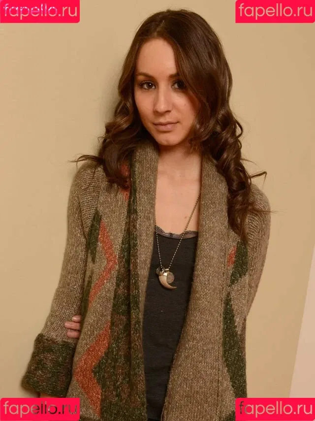 Troian Bellisario Onlyfans Photo Gallery 