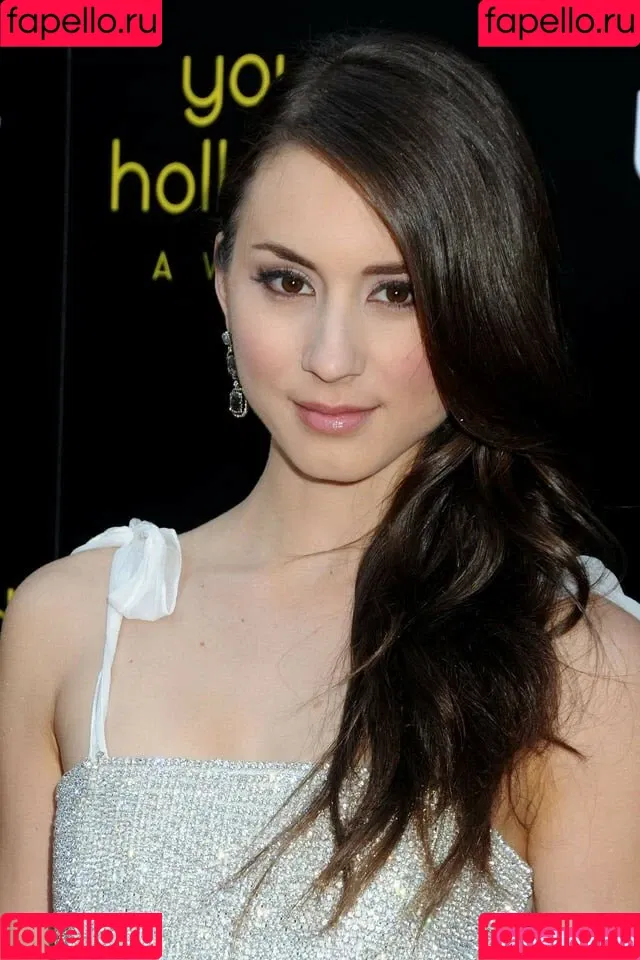 Troian Bellisario Onlyfans Photo Gallery 
