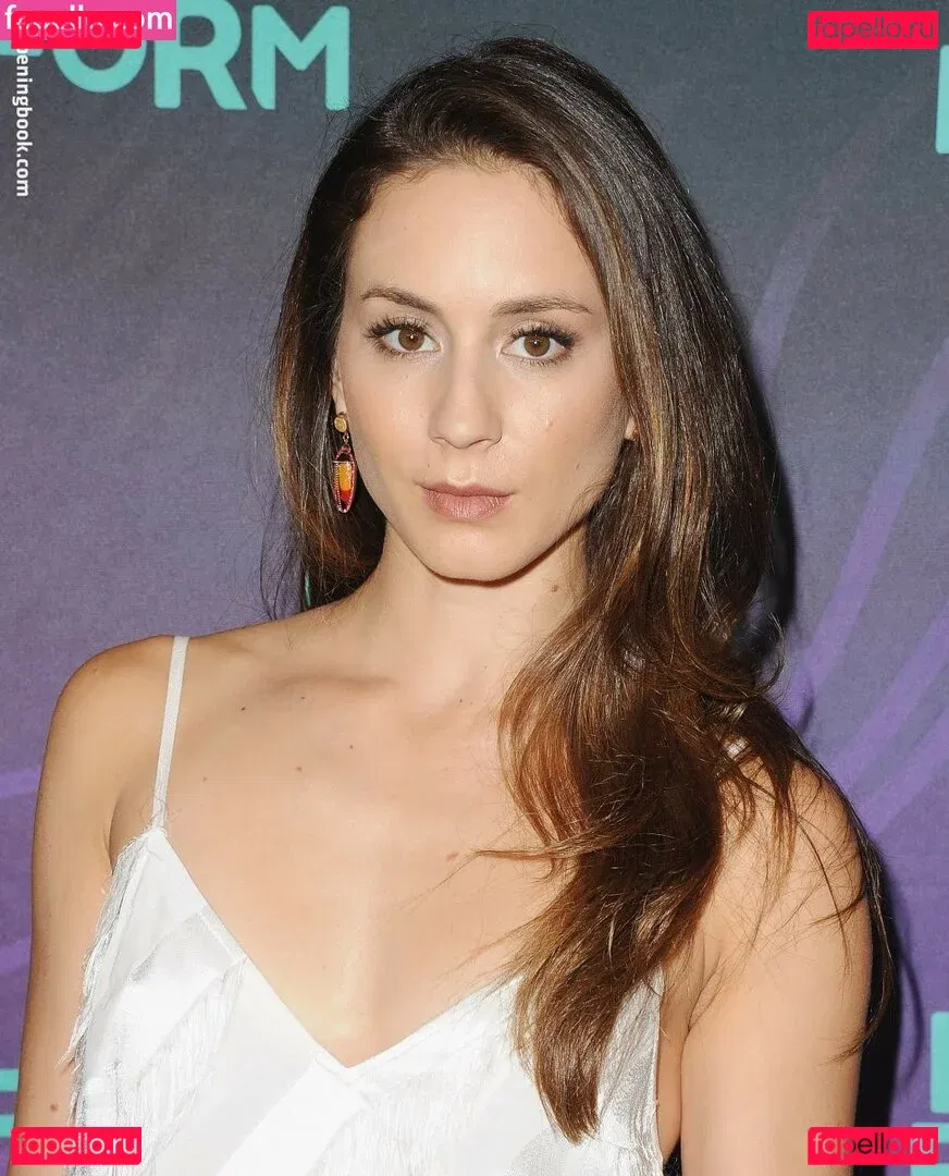 Troian Bellisario Onlyfans Photo Gallery 