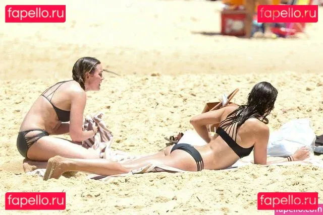 Troian Bellisario Onlyfans Photo Gallery 