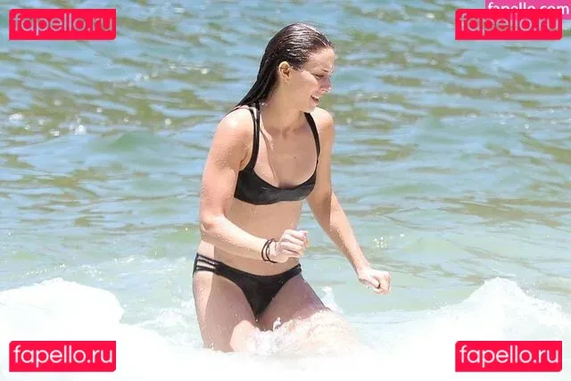 Troian Bellisario Onlyfans Photo Gallery 