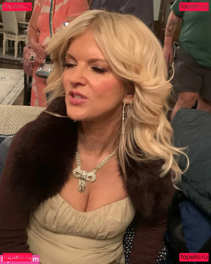 Arden Myrin Onlyfans Photo Gallery 