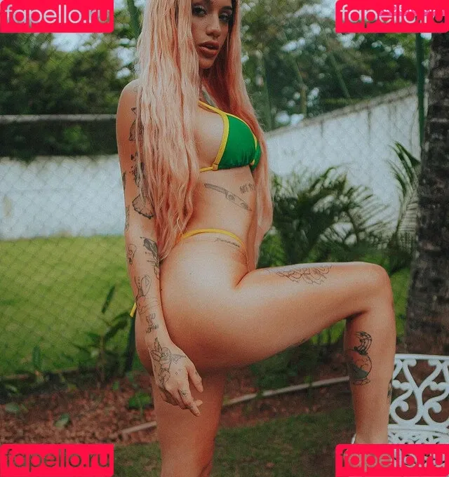 Azzy MC Onlyfans Photo Gallery 