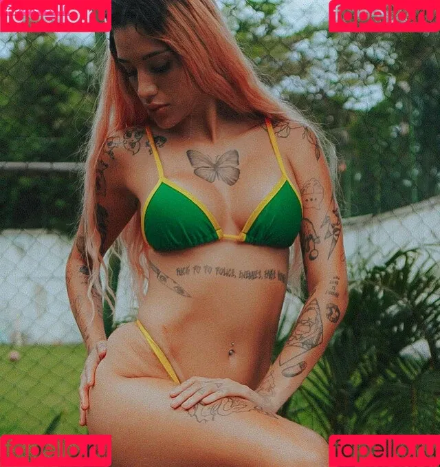 Azzy MC Onlyfans Photo Gallery 