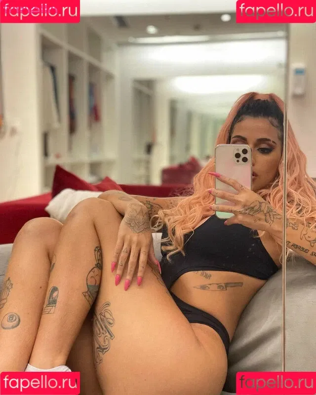 Azzy MC Onlyfans Photo Gallery 