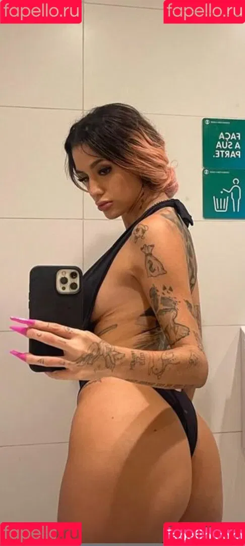 Azzy MC Onlyfans Photo Gallery 