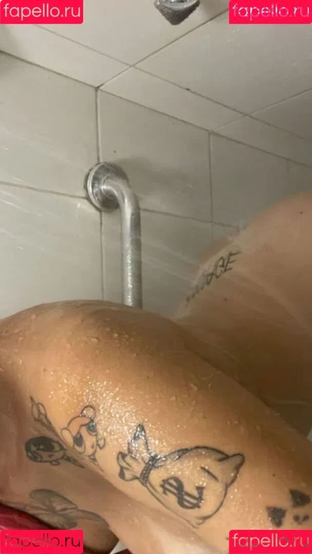 Azzy MC Onlyfans Photo Gallery 