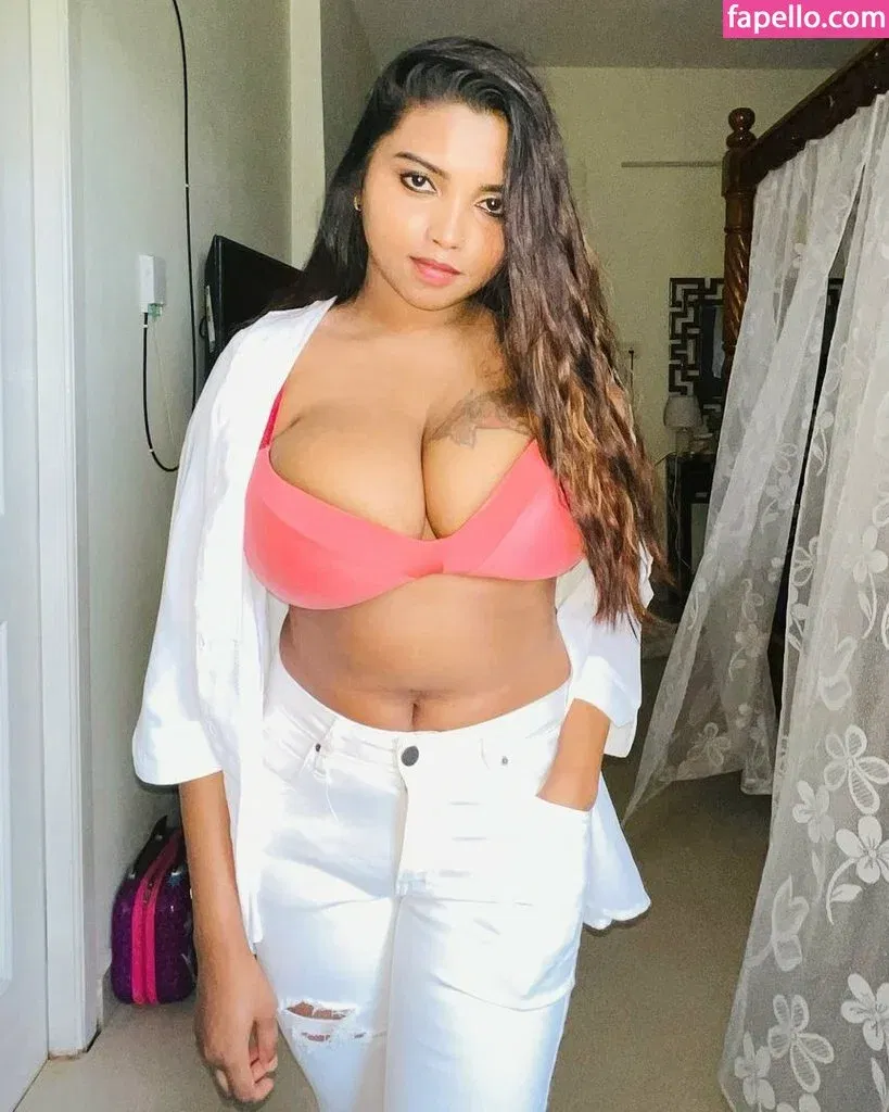 Elakkiya Rajendran Onlyfans Photo Gallery 