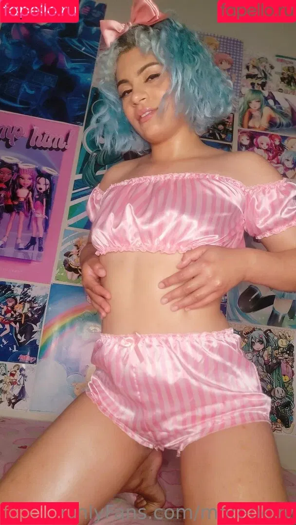 moregelly Onlyfans Photo Gallery 