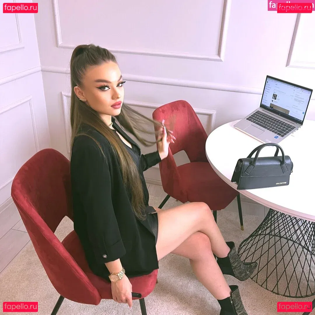 Renata Onlyfans Photo Gallery 