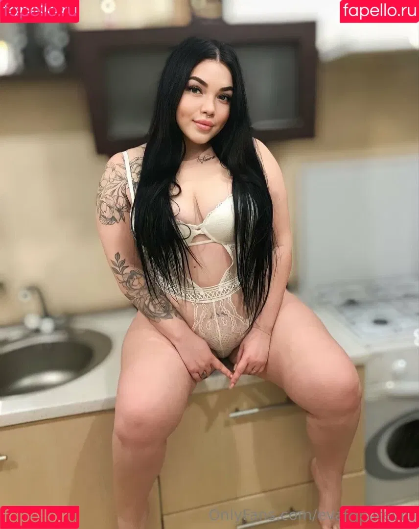 evamoorevip Onlyfans Photo Gallery 