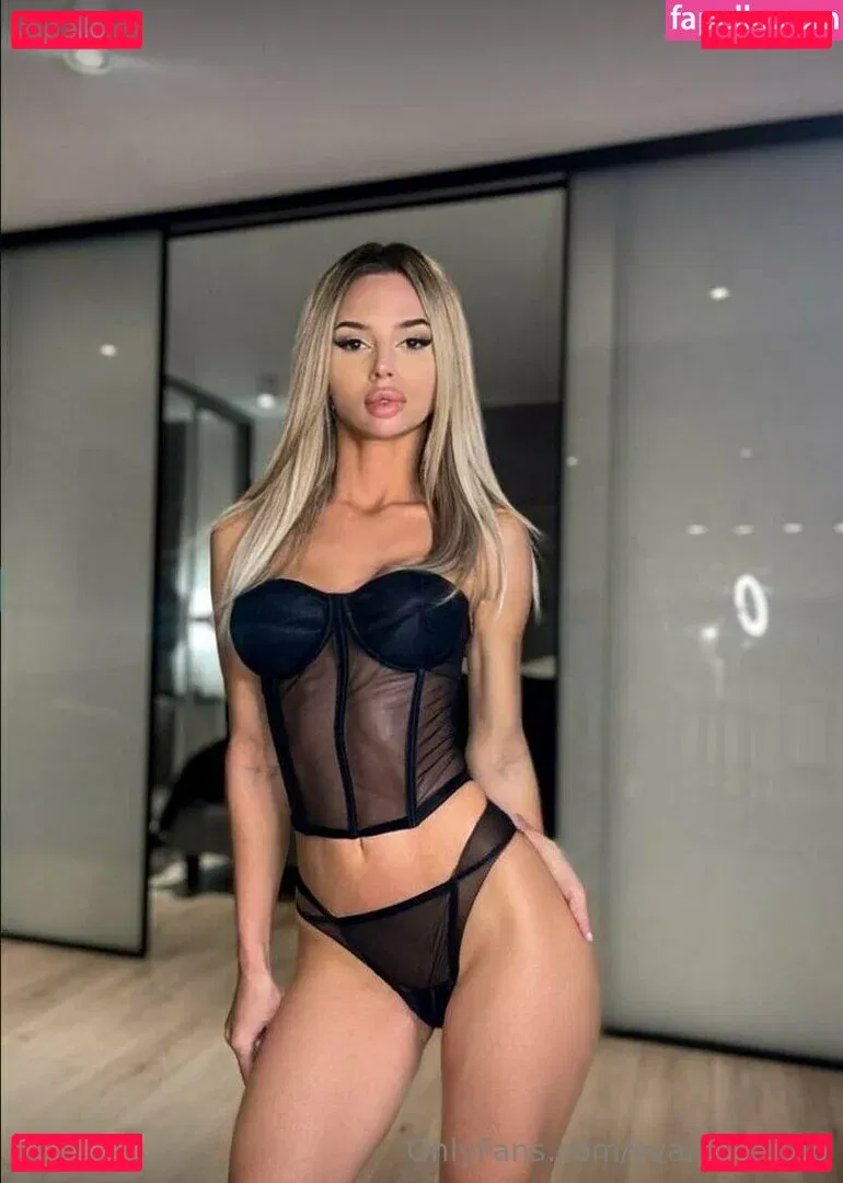 evamoorevip Onlyfans Photo Gallery 