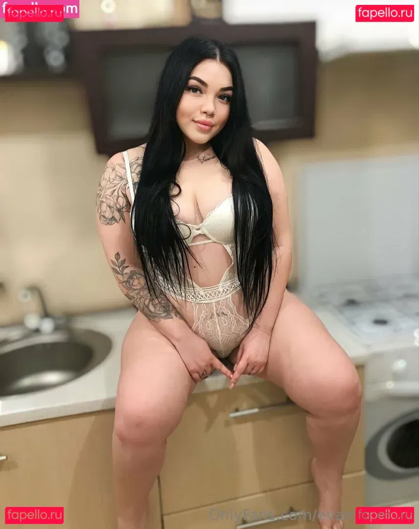 evamoorevip Onlyfans Photo Gallery 