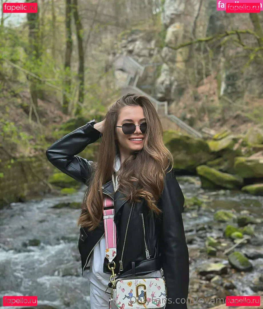 evamoorevip Onlyfans Photo Gallery 