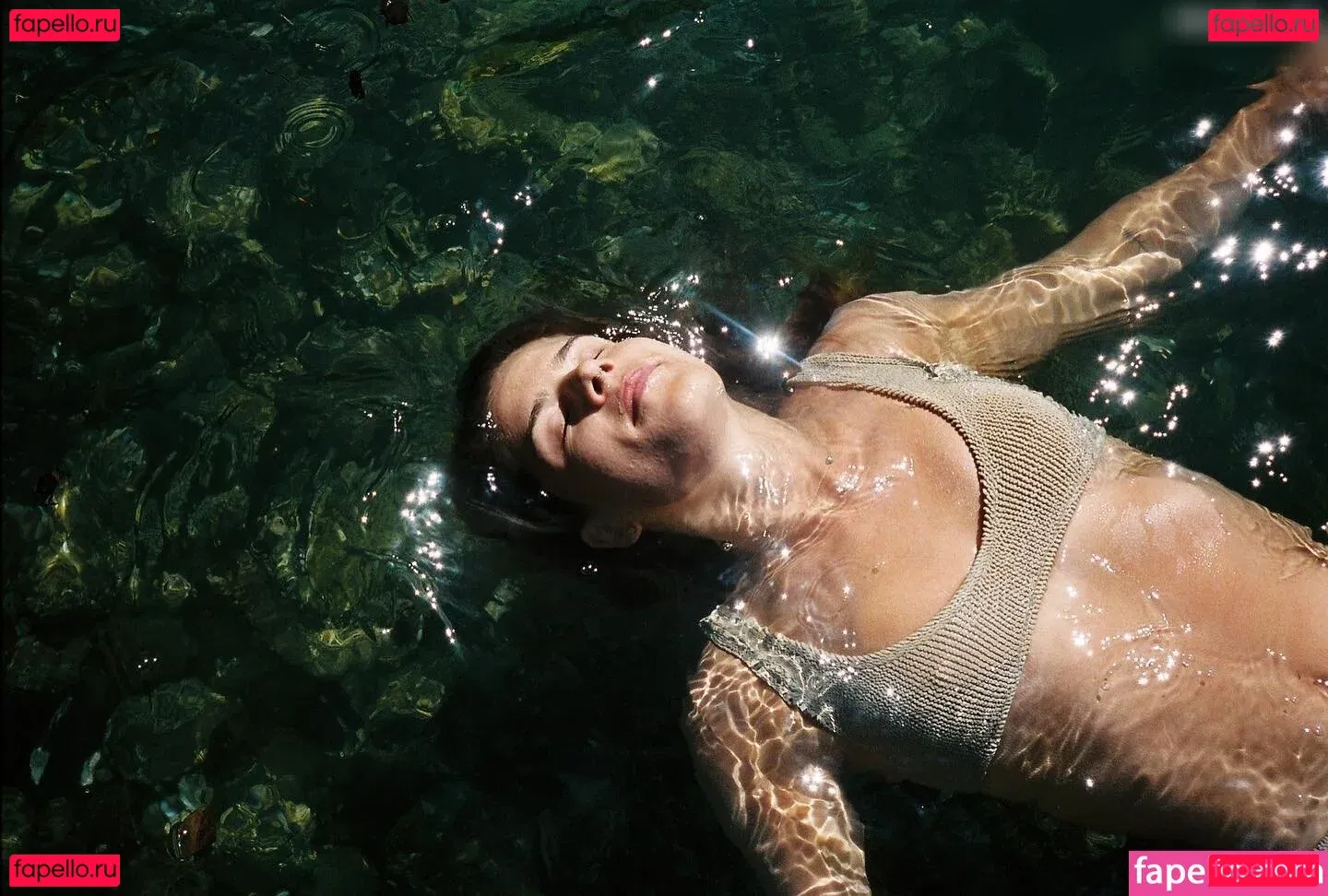 Emily Bett Rickards Onlyfans Photo Gallery 