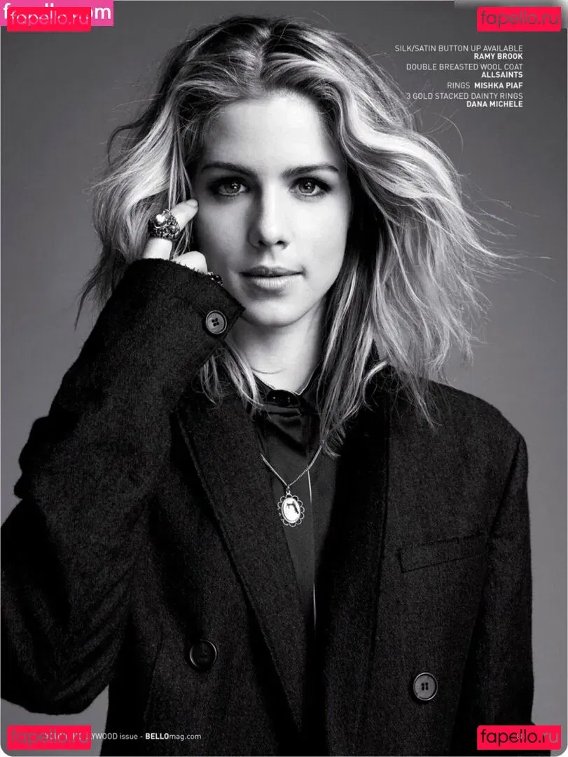 Emily Bett Rickards Onlyfans Photo Gallery 