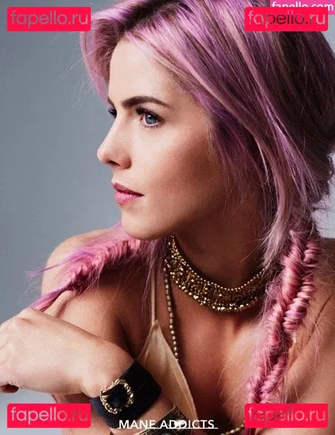 Emily Bett Rickards Onlyfans Photo Gallery 