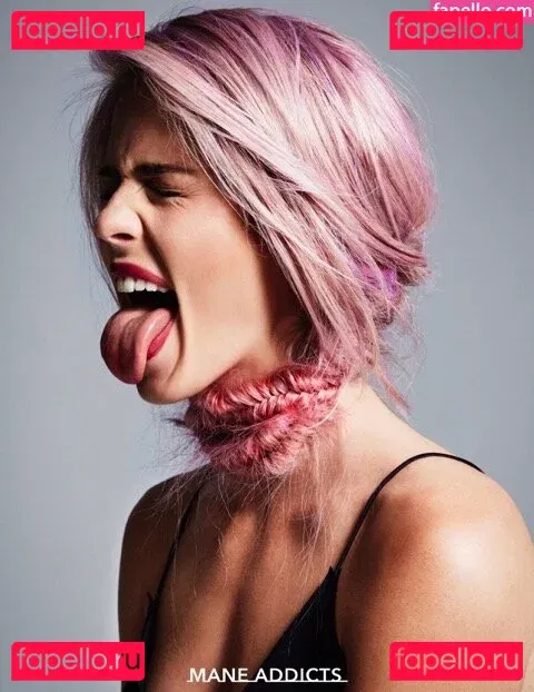 Emily Bett Rickards Onlyfans Photo Gallery 