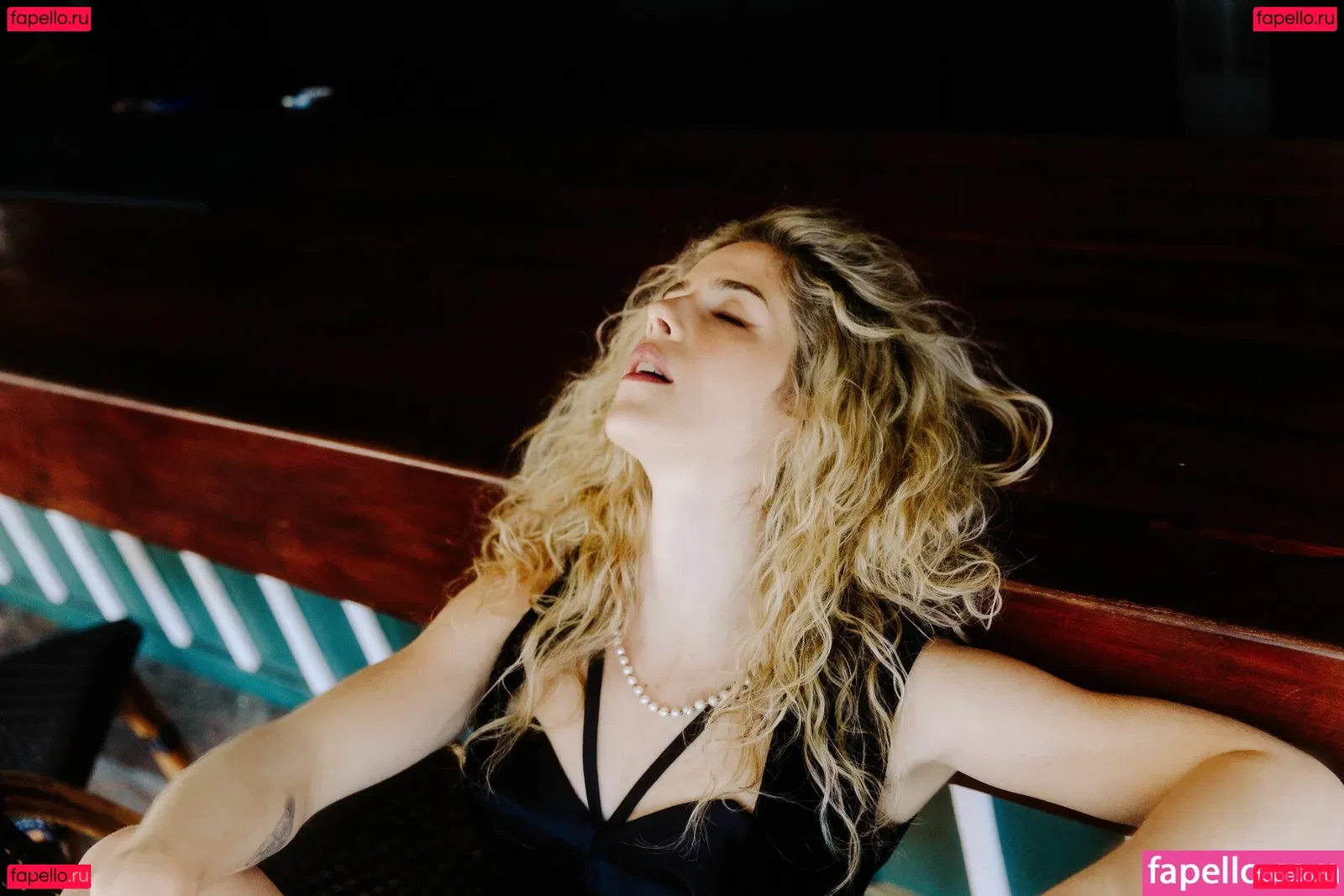 Emily Bett Rickards Onlyfans Photo Gallery 