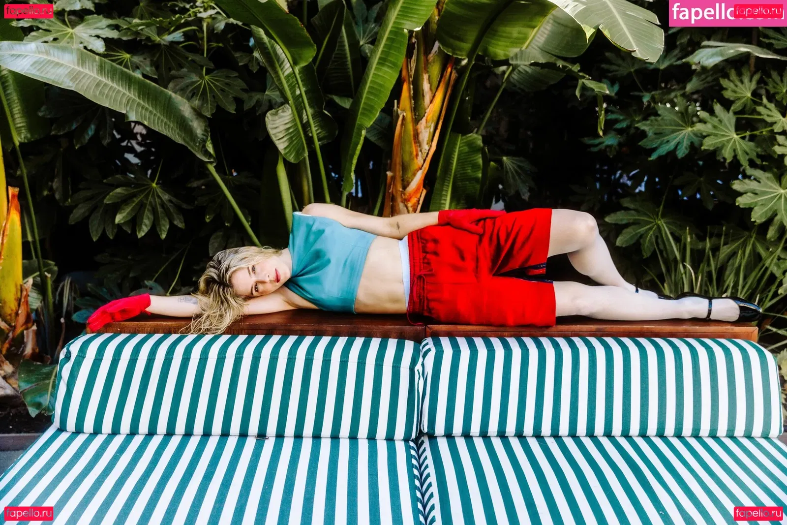 Emily Bett Rickards Onlyfans Photo Gallery 