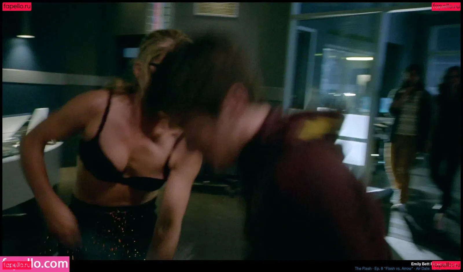 Emily Bett Rickards Onlyfans Photo Gallery 