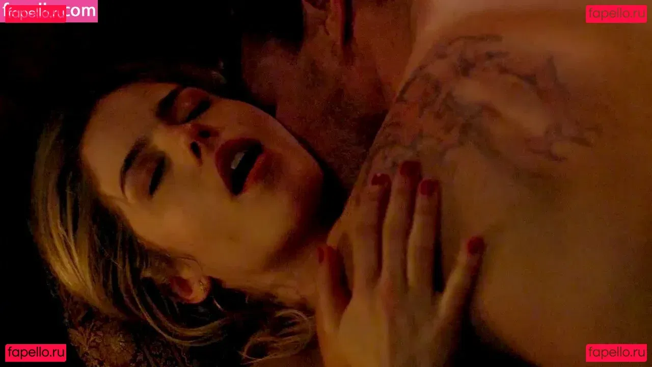 Emily Bett Rickards Onlyfans Photo Gallery 