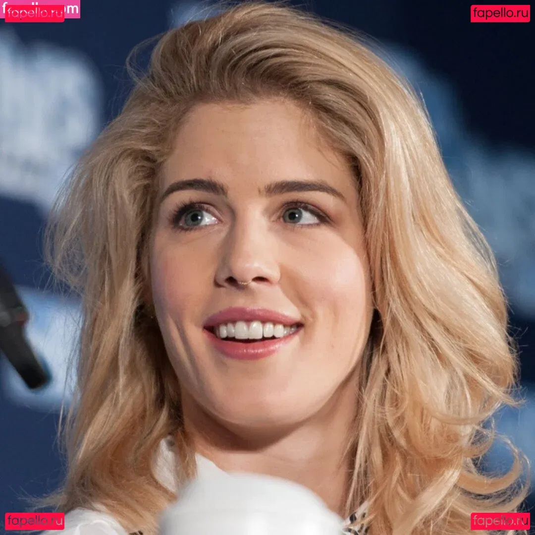 Emily Bett Rickards Onlyfans Photo Gallery 