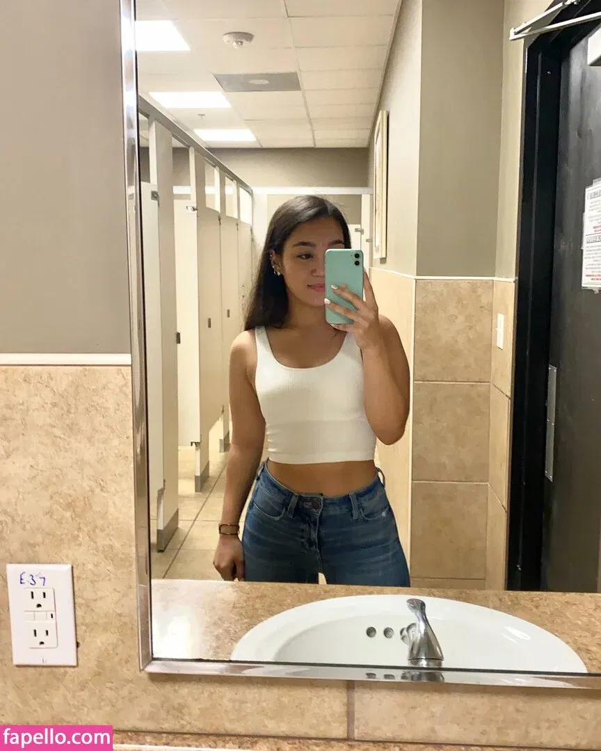 Roxanne Perez Onlyfans Photo Gallery 