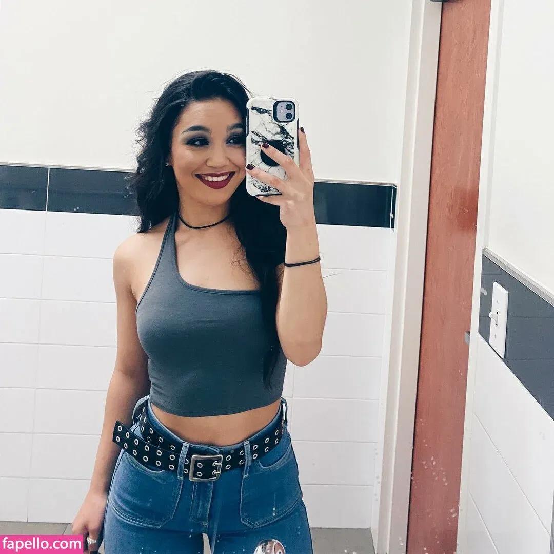 Roxanne Perez Onlyfans Photo Gallery 