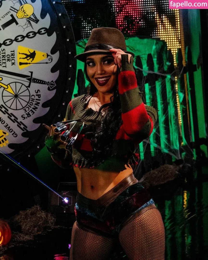 Roxanne Perez Onlyfans Photo Gallery 