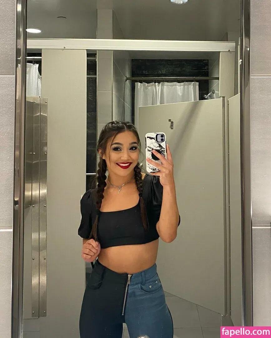 Roxanne Perez Onlyfans Photo Gallery 