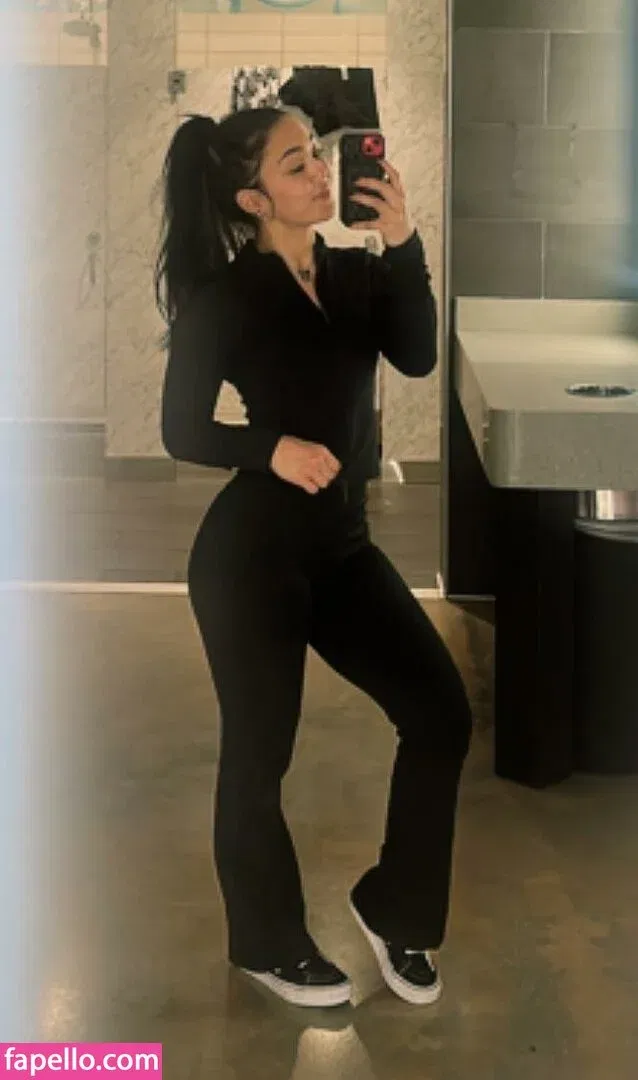 Roxanne Perez Onlyfans Photo Gallery 