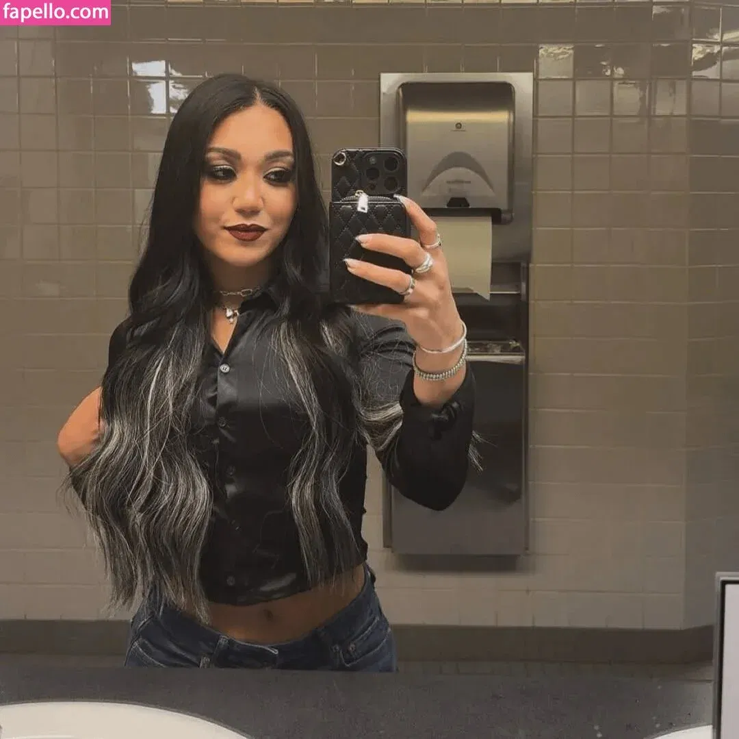 Roxanne Perez Onlyfans Photo Gallery 