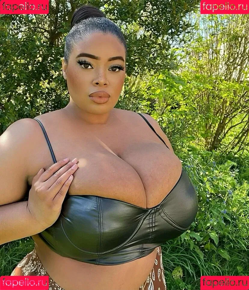 Yathbeauty Onlyfans Photo Gallery 