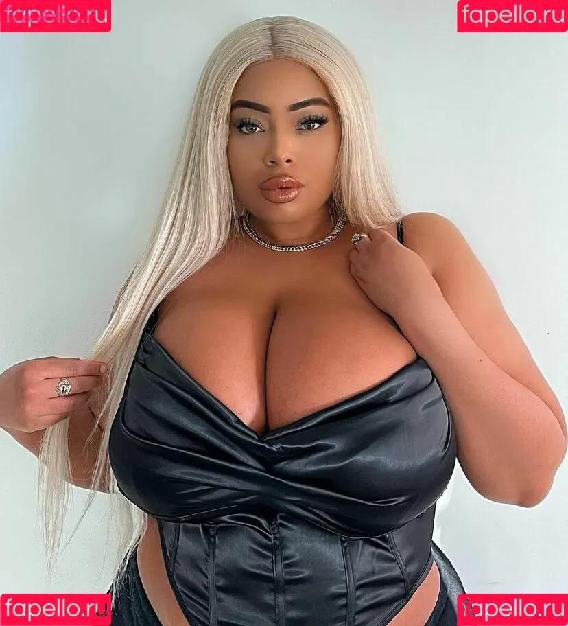 Yathbeauty Onlyfans Photo Gallery 