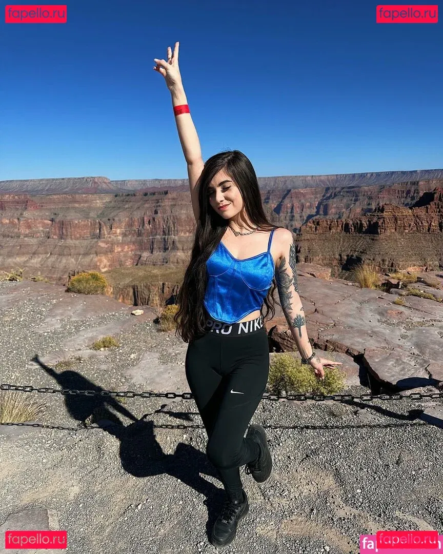 Diretora Muniz Onlyfans Photo Gallery 