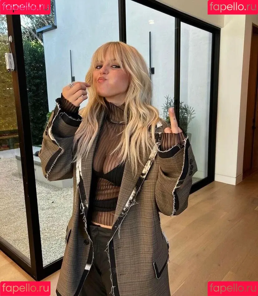 Renee Rapp Onlyfans Photo Gallery 