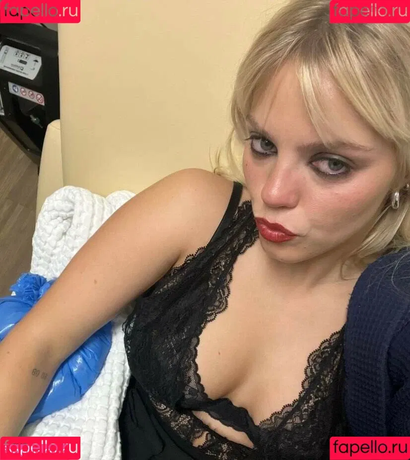 Renee Rapp Onlyfans Photo Gallery 
