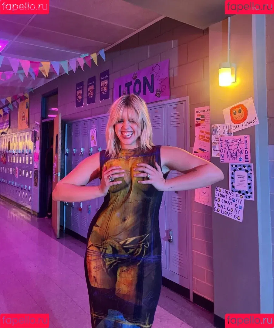 Renee Rapp Onlyfans Photo Gallery 