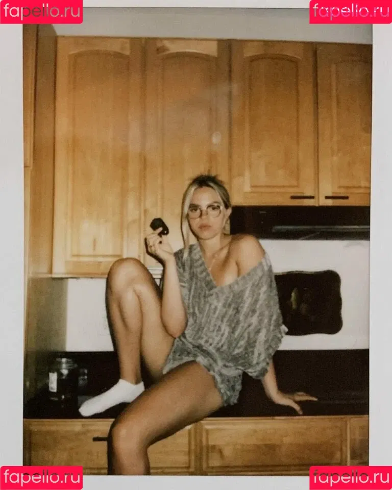 Renee Rapp Onlyfans Photo Gallery 