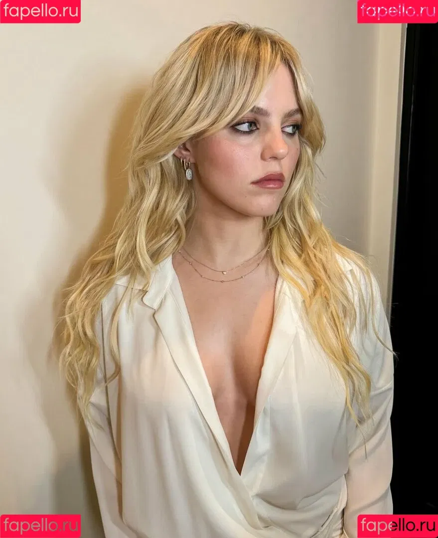 Renee Rapp Onlyfans Photo Gallery 