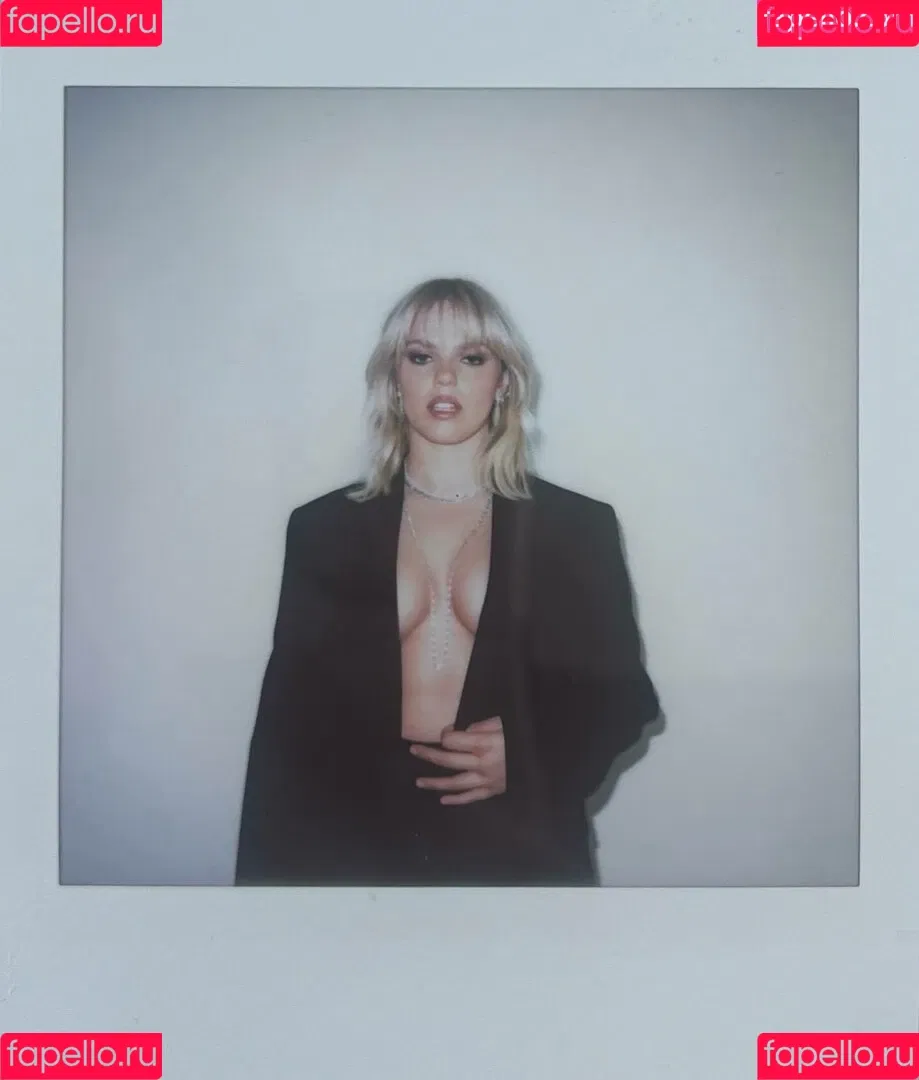 Renee Rapp Onlyfans Photo Gallery 