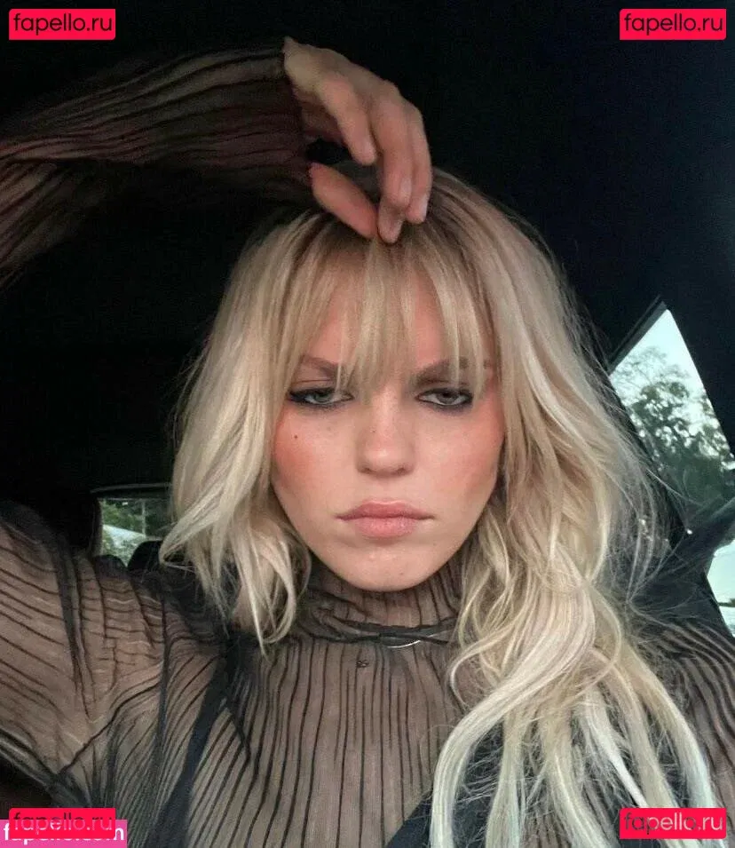 Renee Rapp Onlyfans Photo Gallery 