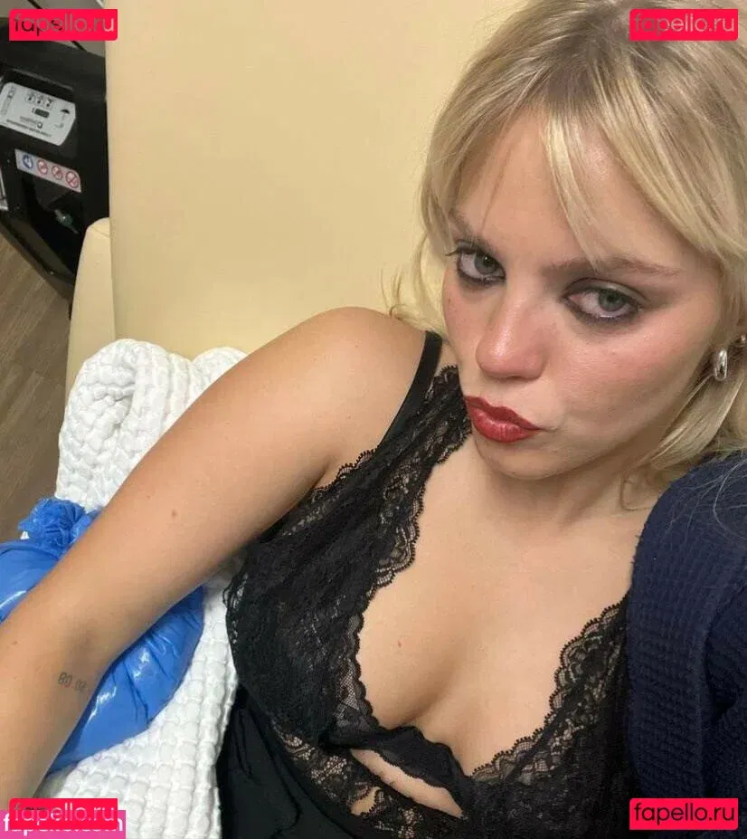 Renee Rapp Onlyfans Photo Gallery 